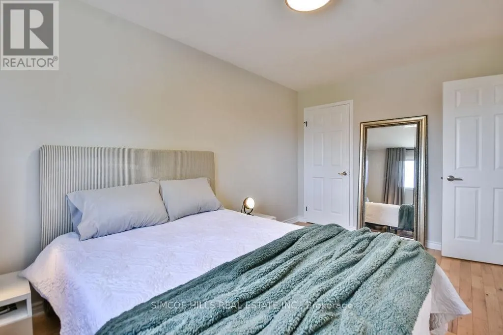 40 LAURENTIAN LANE