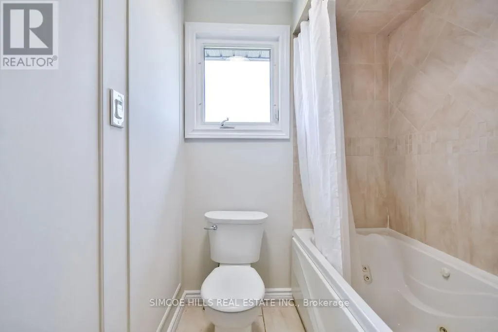 40 LAURENTIAN LANE