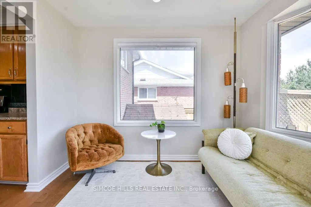 40 LAURENTIAN LANE