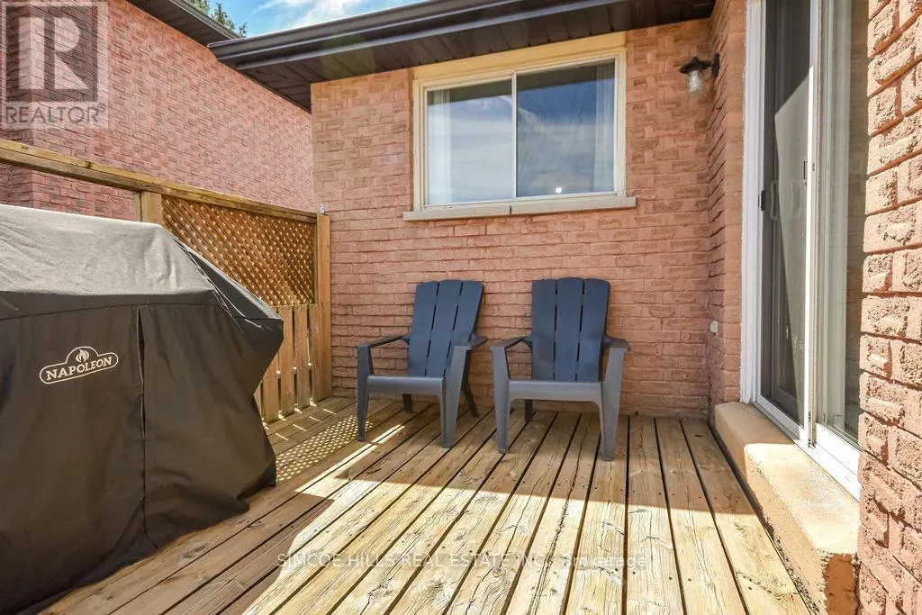 40 LAURENTIAN LANE