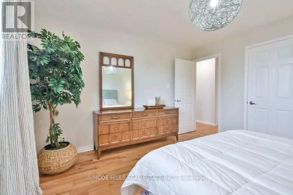 40 LAURENTIAN LANE