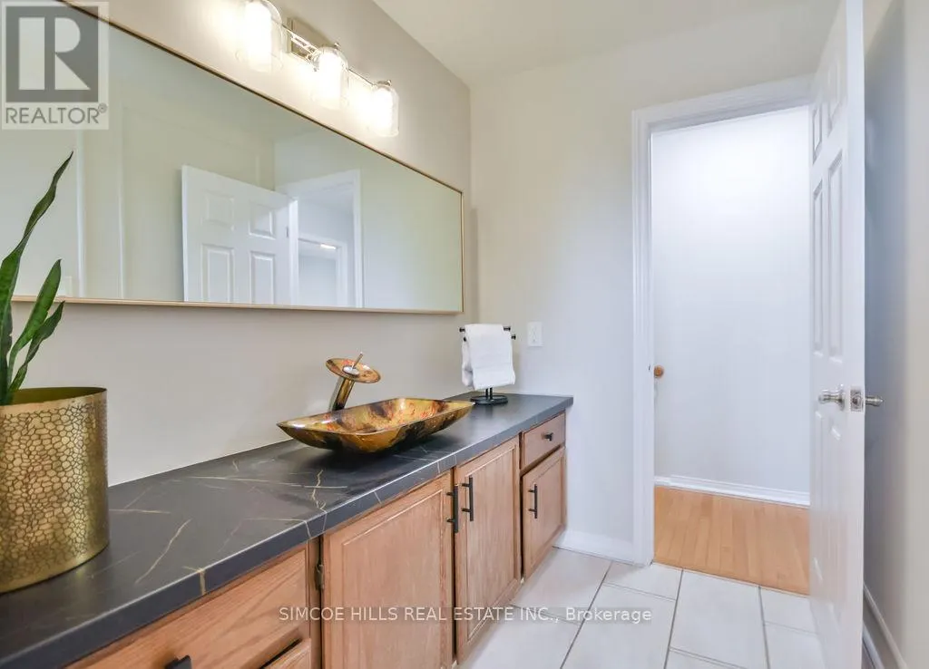40 LAURENTIAN LANE