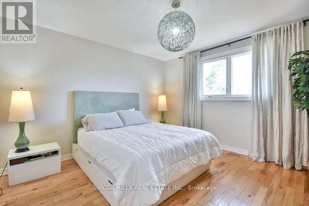 40 LAURENTIAN LANE
