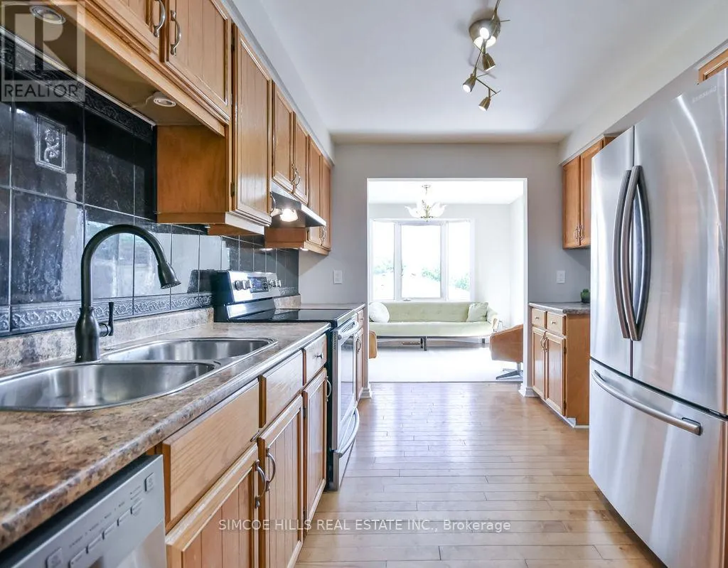 40 LAURENTIAN LANE