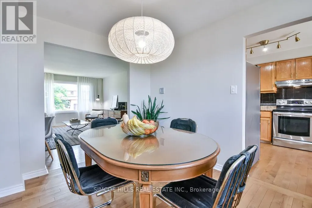 40 LAURENTIAN LANE