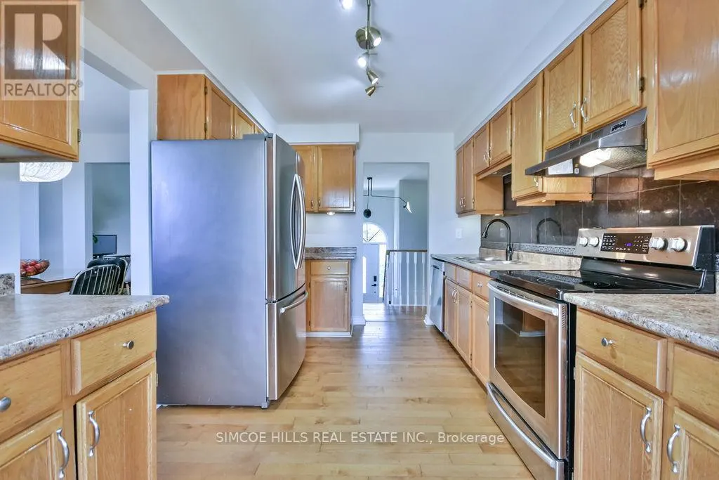 40 LAURENTIAN LANE