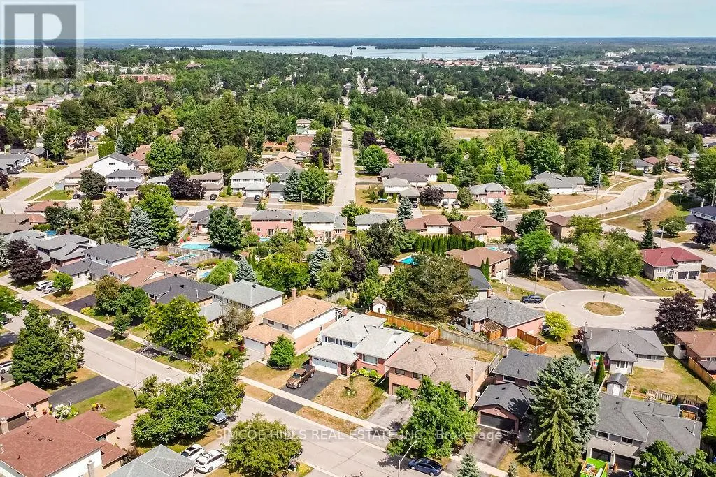 40 LAURENTIAN LANE