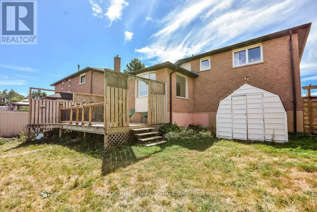 40 LAURENTIAN LANE