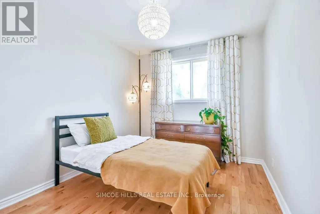 40 LAURENTIAN LANE