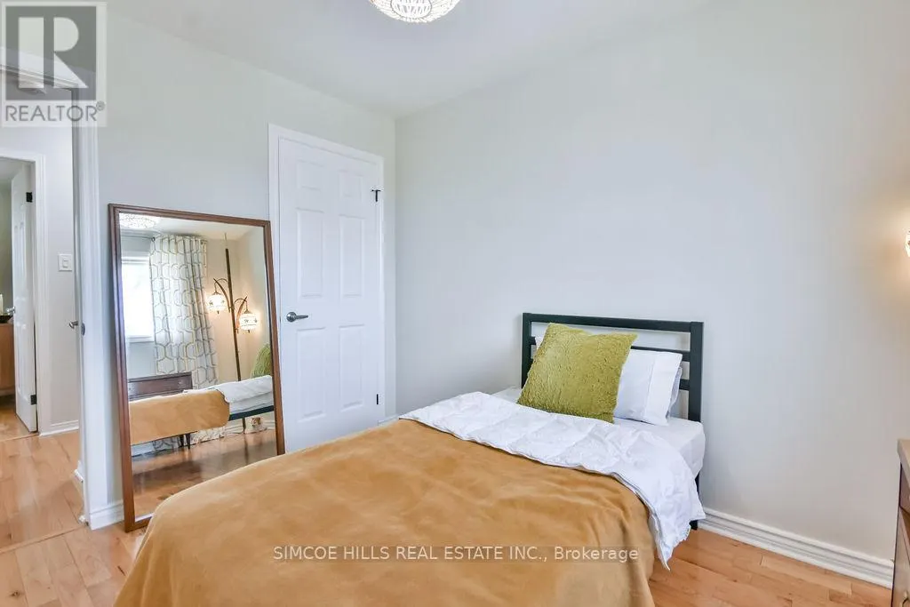 40 LAURENTIAN LANE