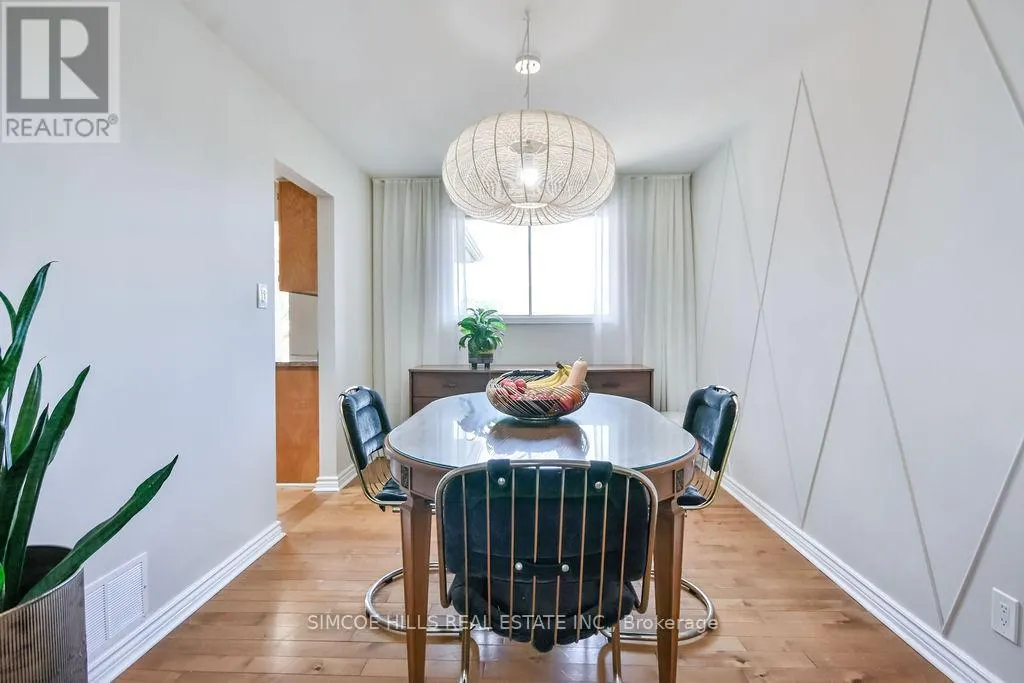 40 LAURENTIAN LANE