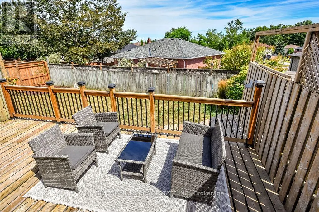 40 LAURENTIAN LANE