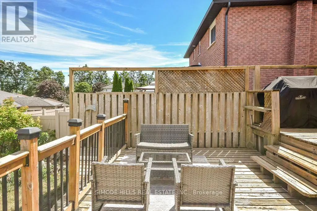 40 LAURENTIAN LANE