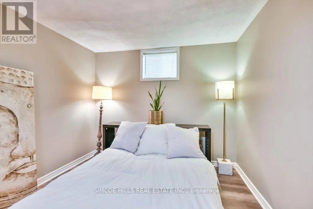 40 LAURENTIAN LANE