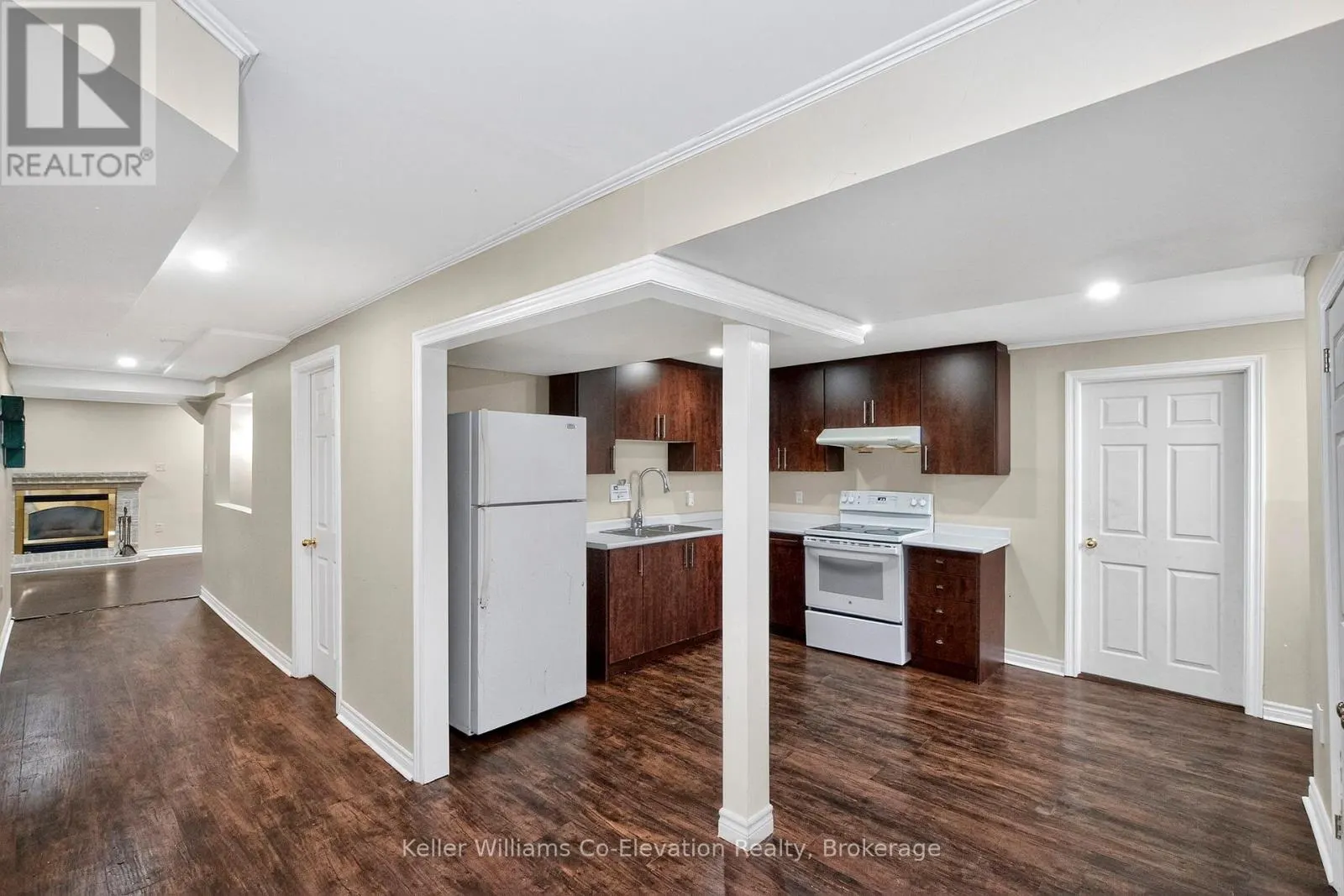 8 BRIDLE ROAD