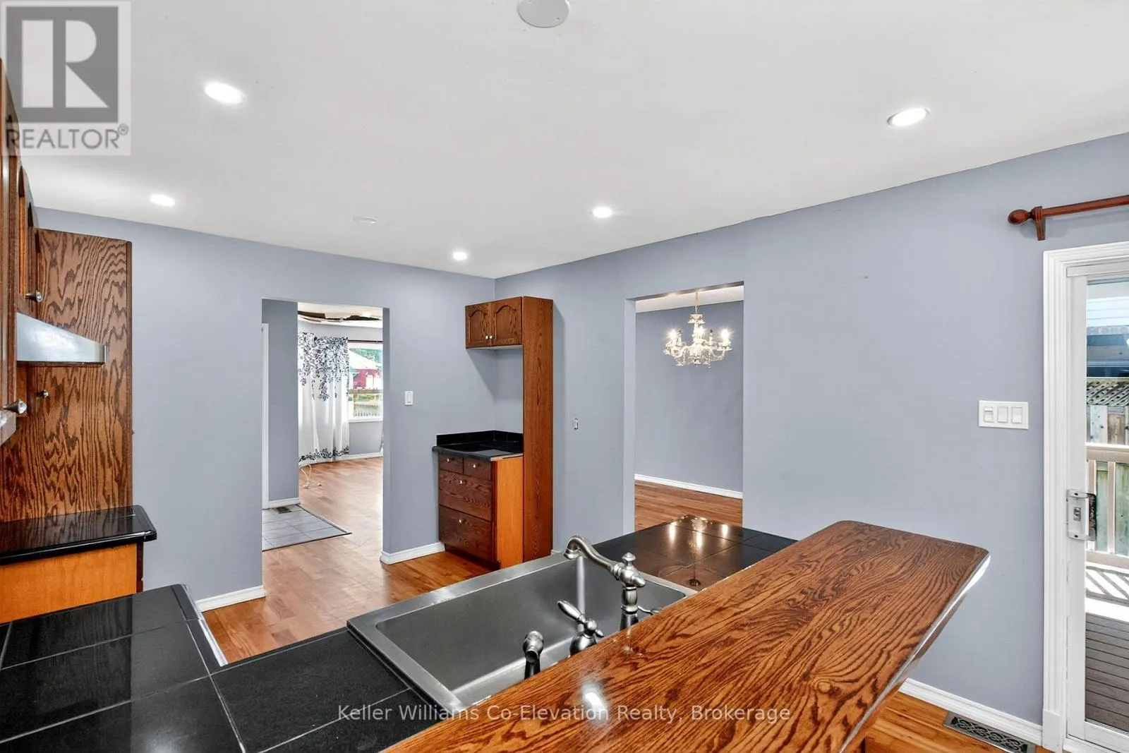8 BRIDLE ROAD