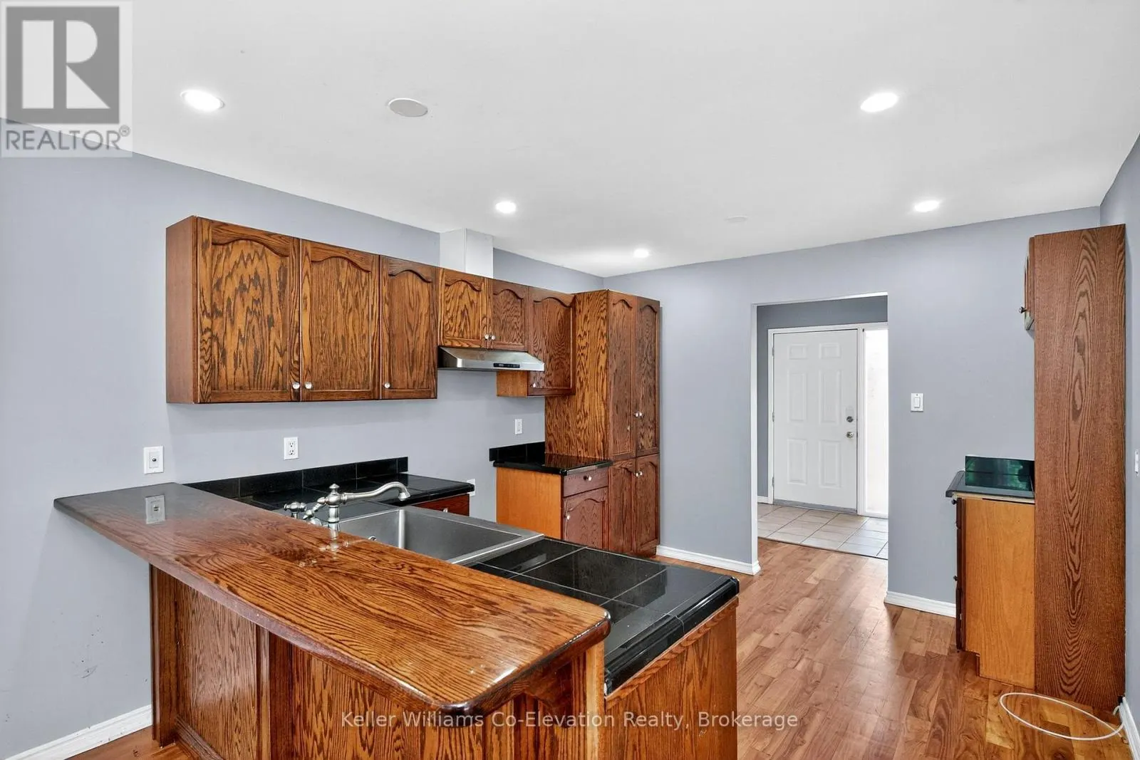 8 BRIDLE ROAD