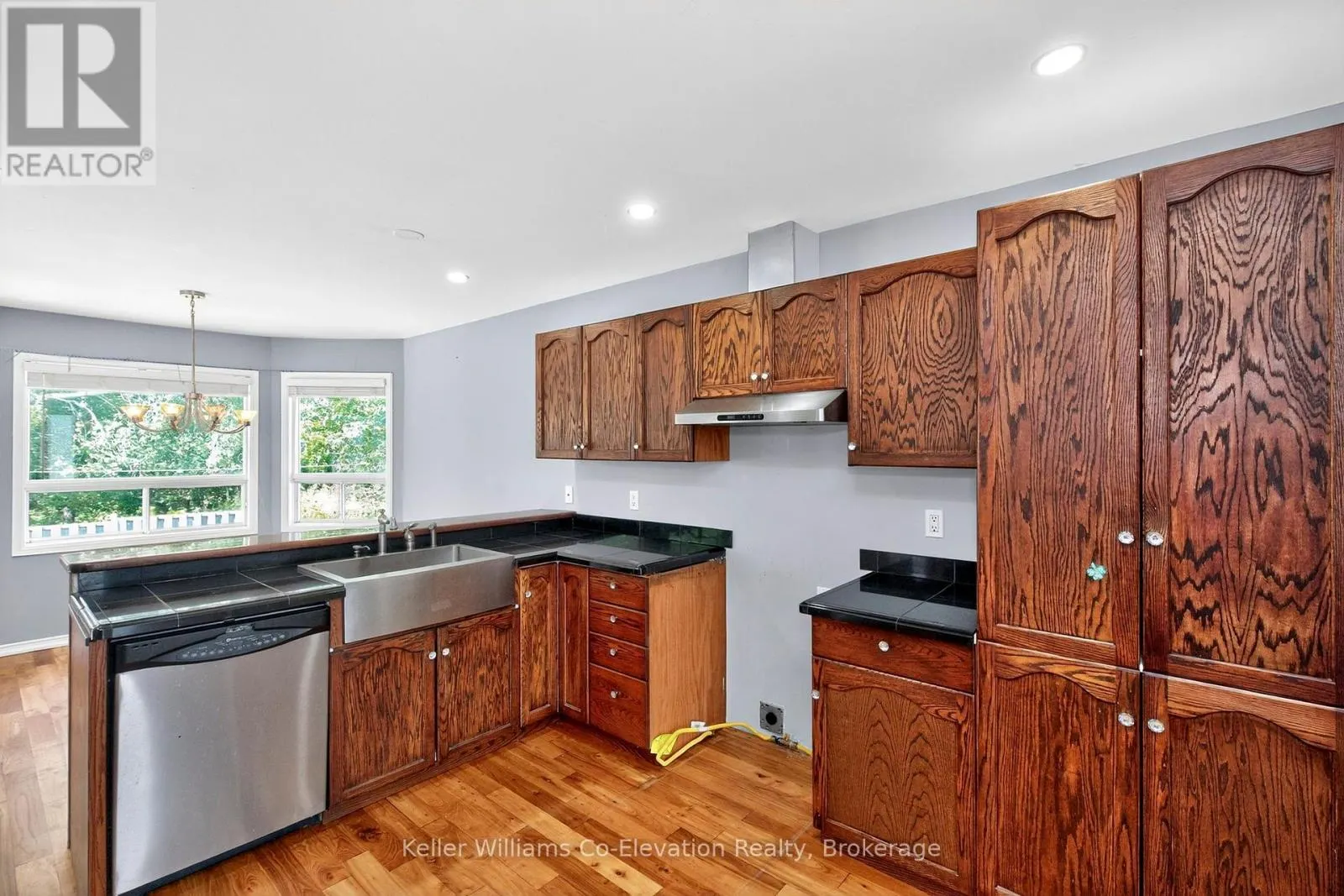 8 BRIDLE ROAD