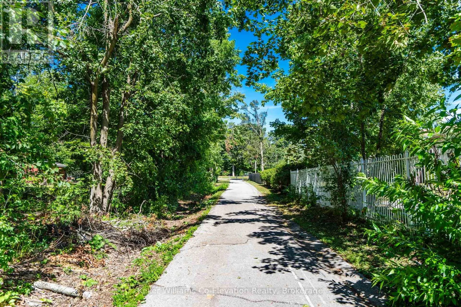 8 BRIDLE ROAD