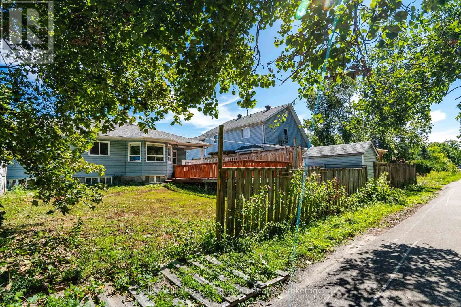 8 BRIDLE ROAD