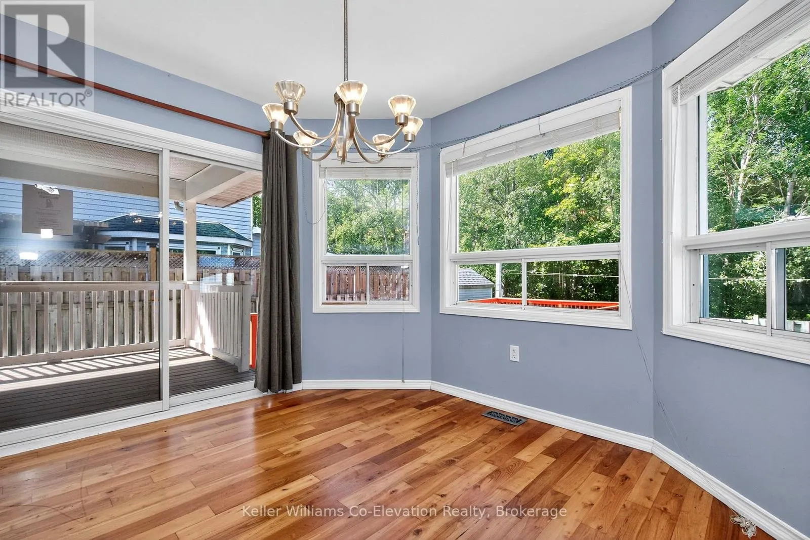 8 BRIDLE ROAD