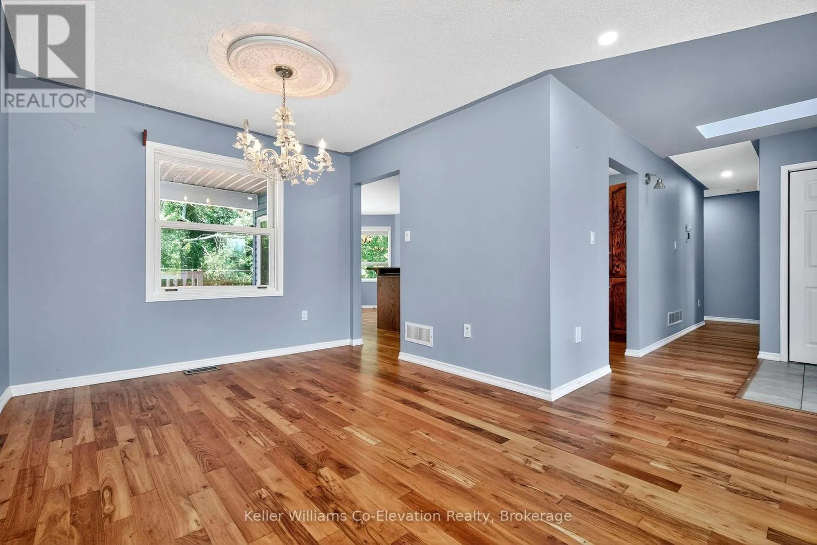 8 BRIDLE ROAD