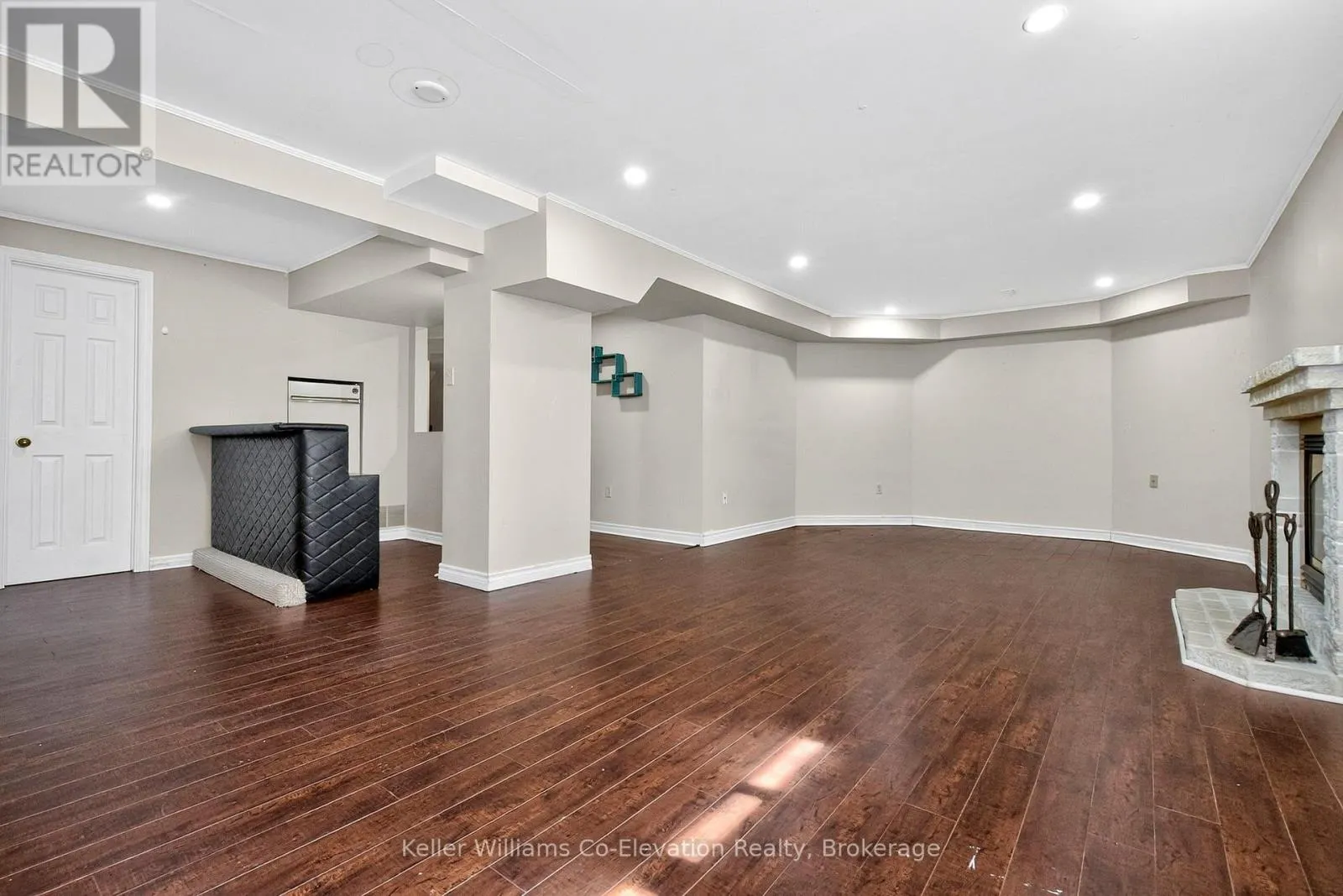 8 BRIDLE ROAD