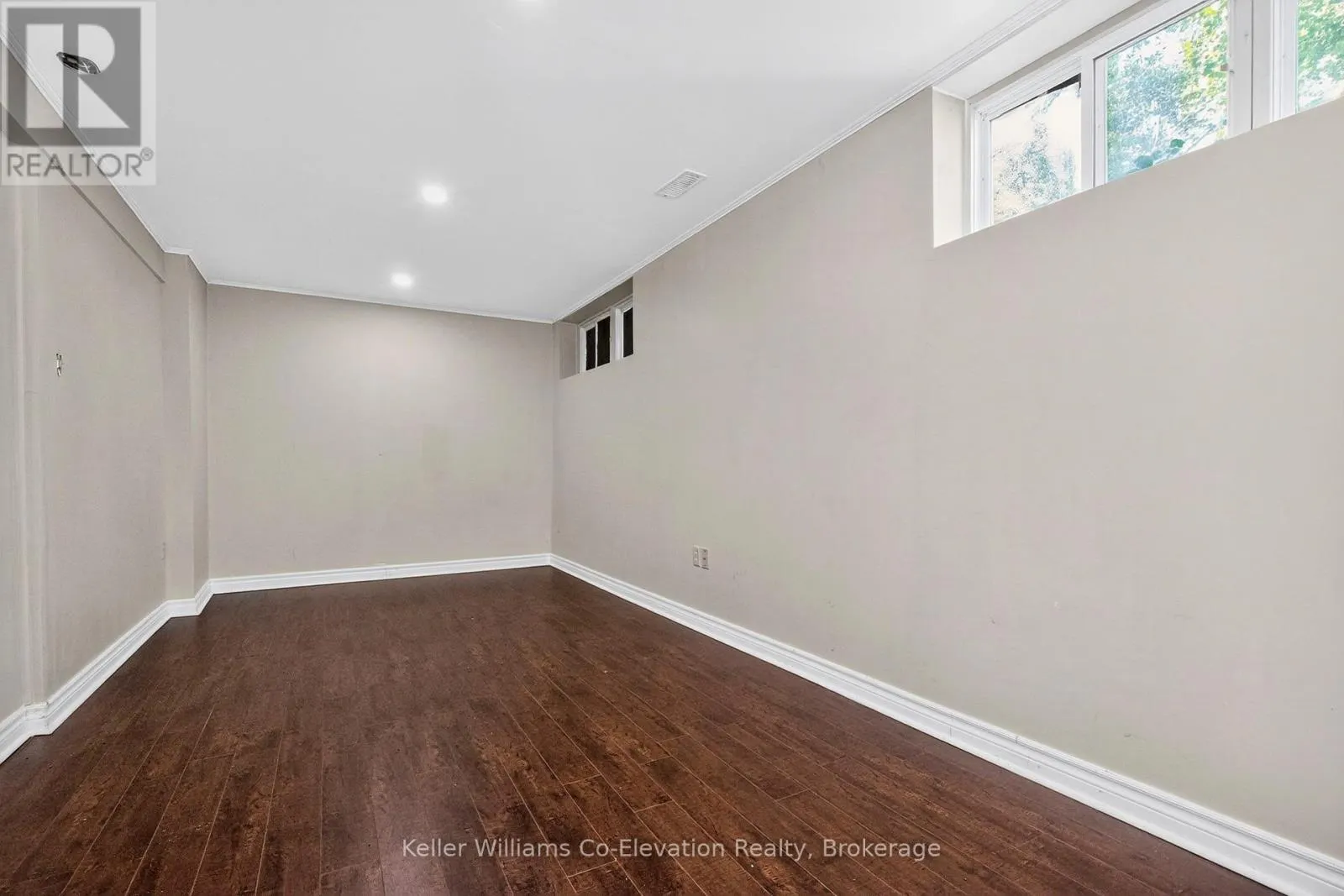8 BRIDLE ROAD