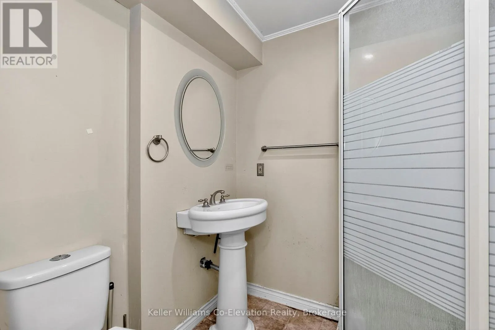 8 BRIDLE ROAD