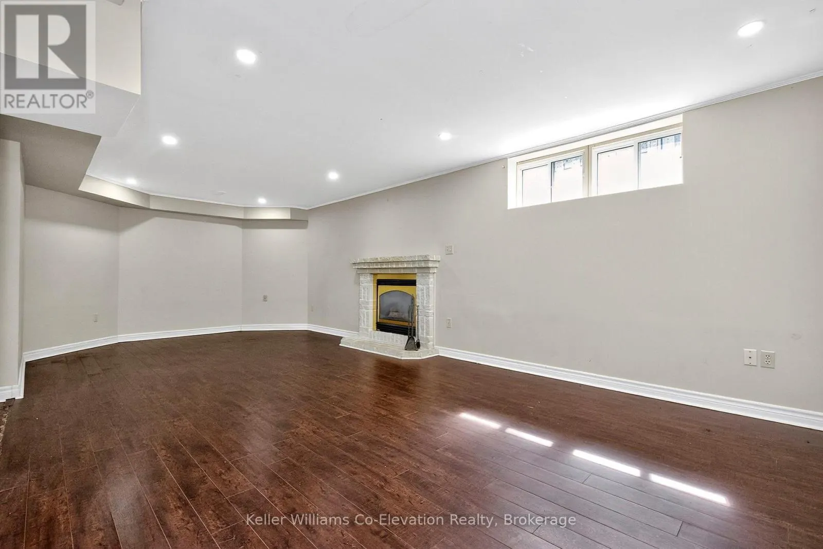 8 BRIDLE ROAD