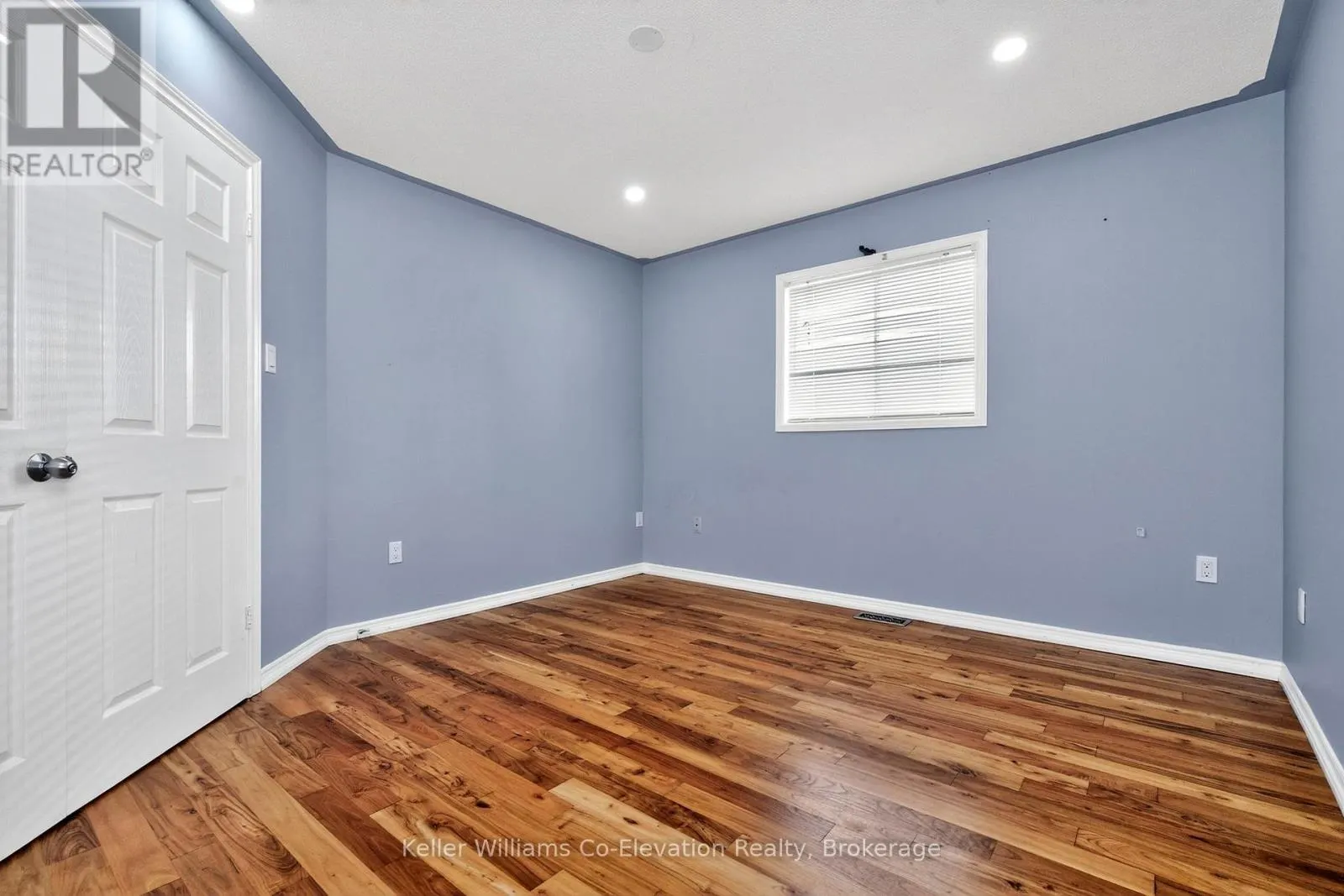 8 BRIDLE ROAD