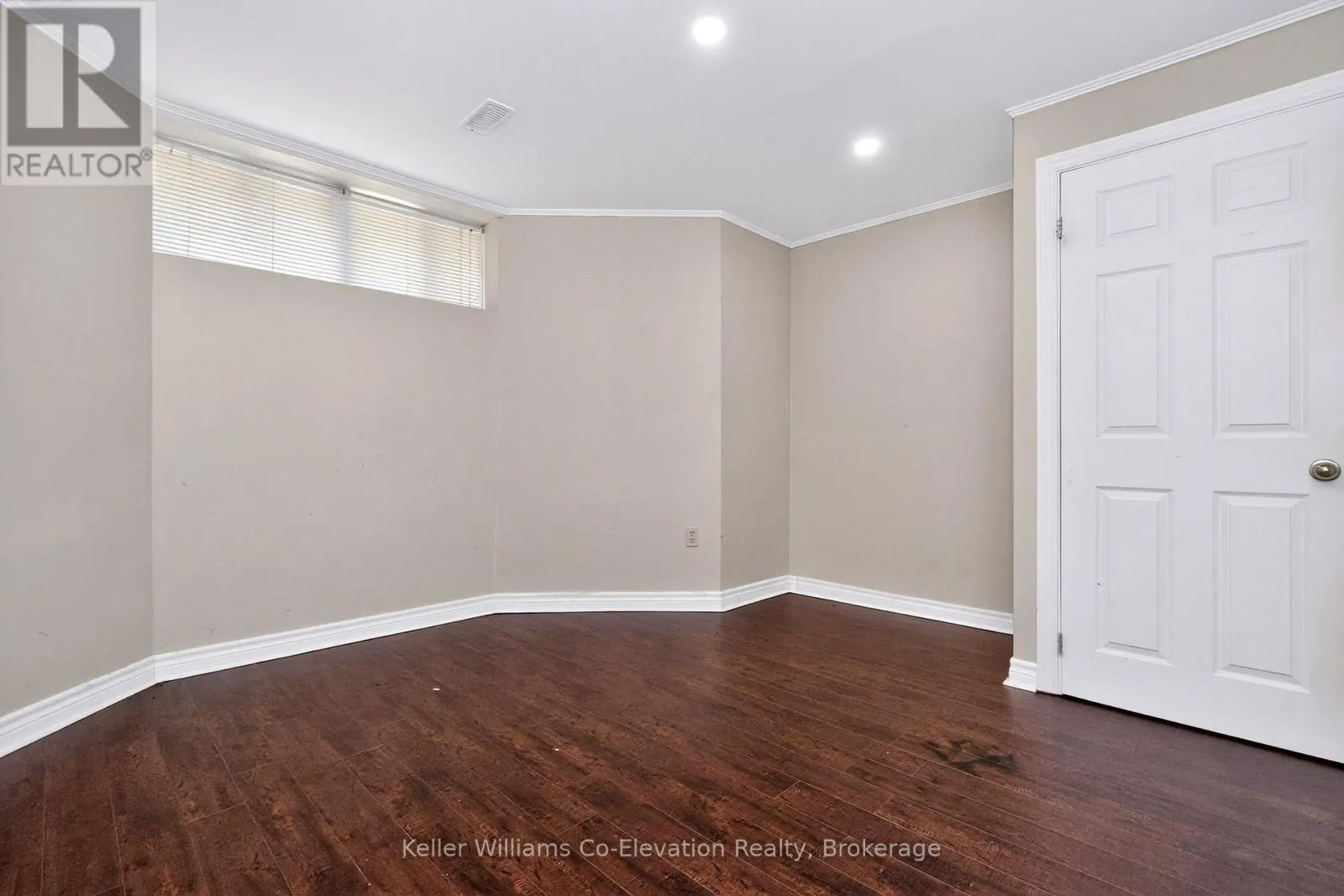 8 BRIDLE ROAD