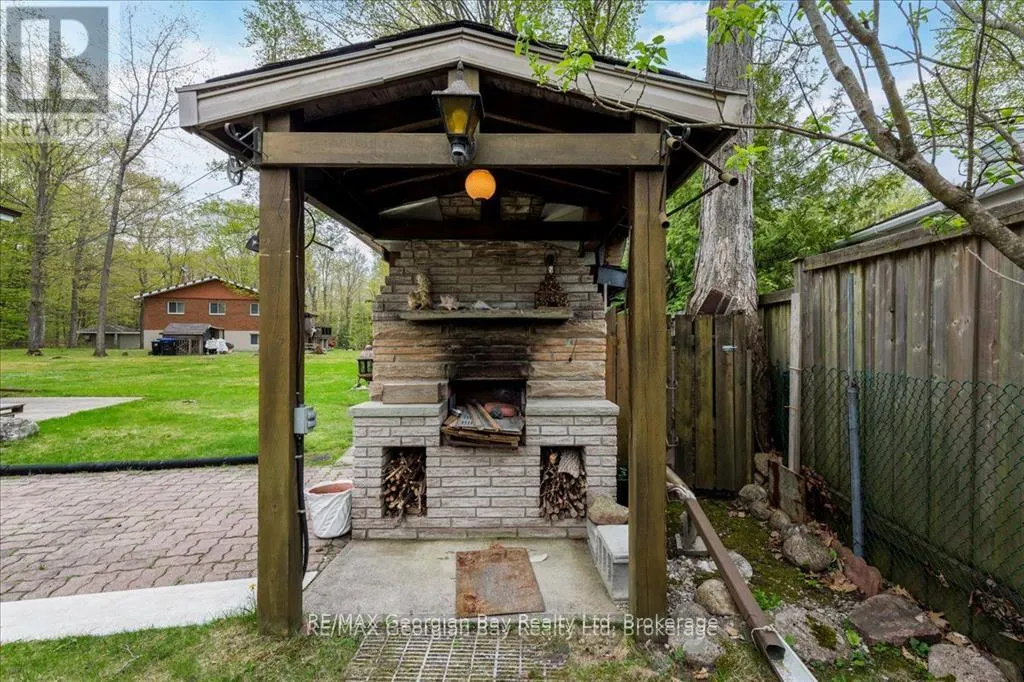 25 TALL PINES DRIVE W