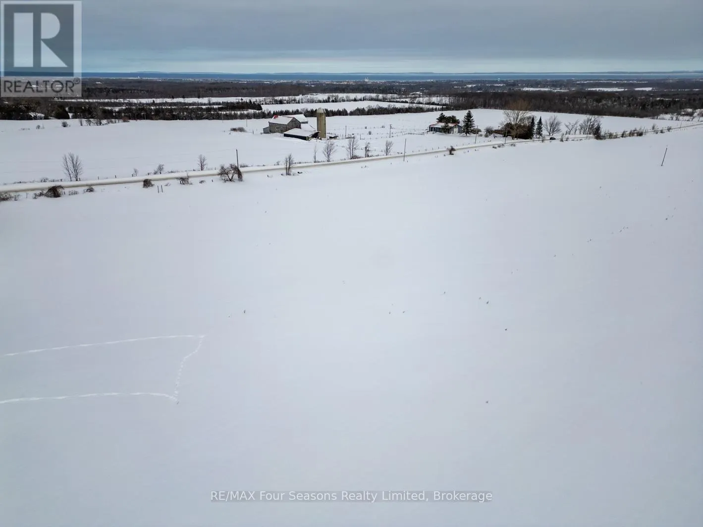 8483 36/37 NOTTAWASAGA SIDE ROAD