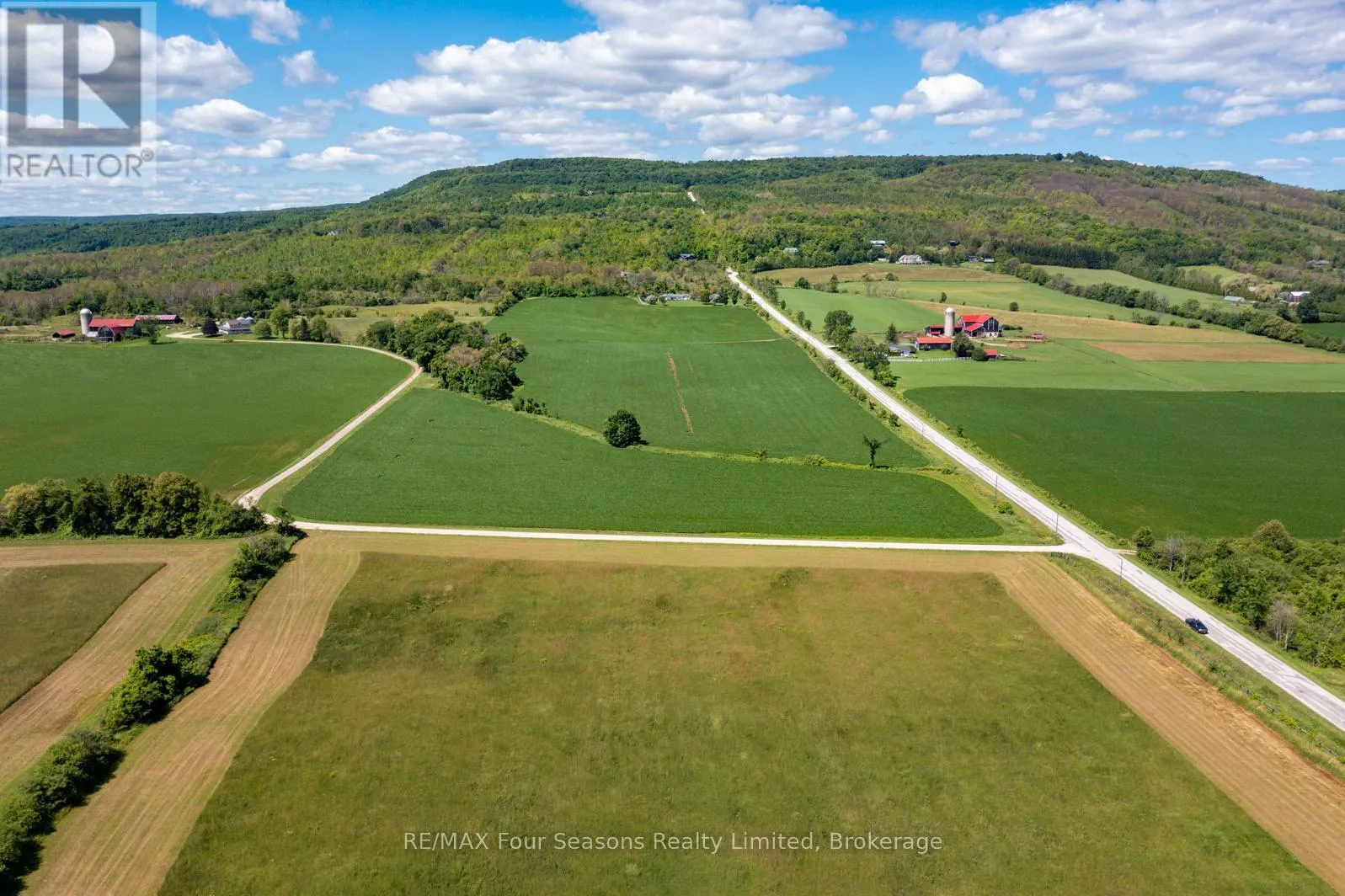 8483 36/37 NOTTAWASAGA SIDE ROAD