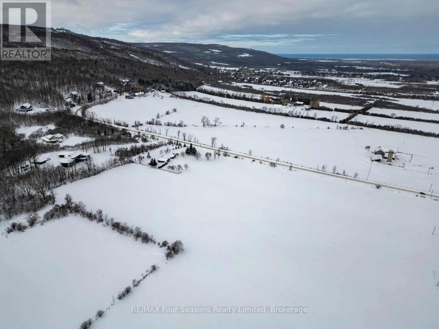 8483 36/37 NOTTAWASAGA SIDE ROAD
