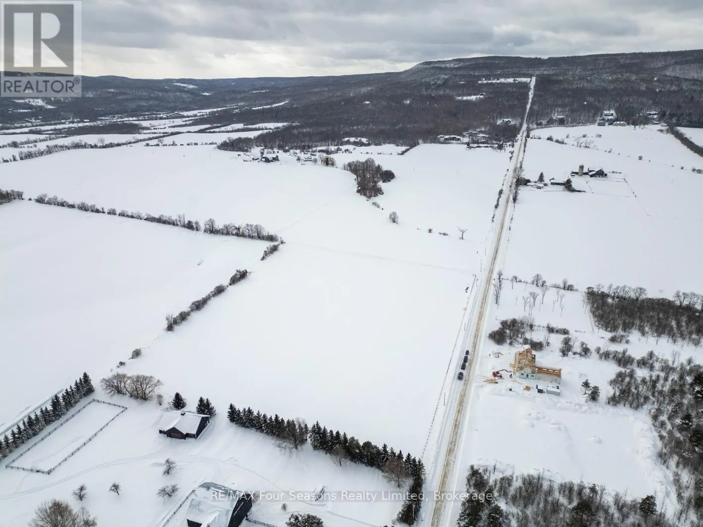 8483 36/37 NOTTAWASAGA SIDE ROAD