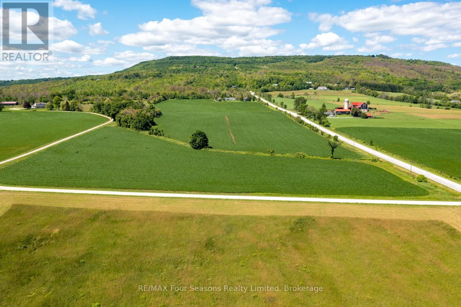 8483 36/37 NOTTAWASAGA SIDE ROAD