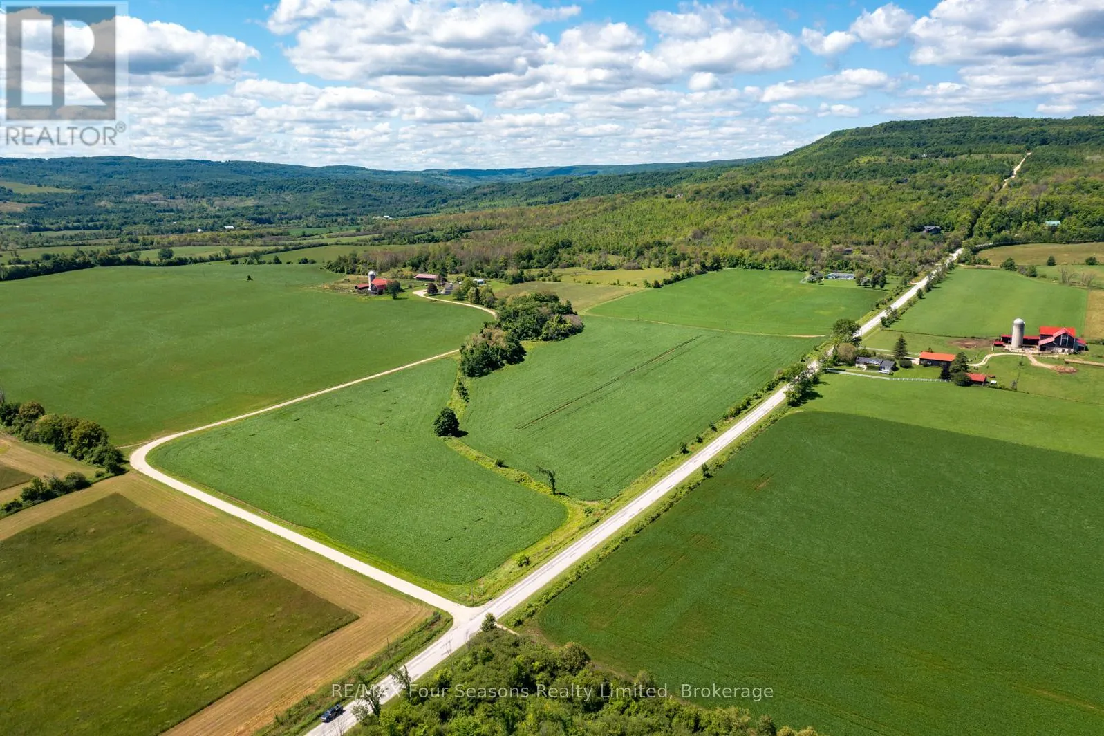 8483 36/37 NOTTAWASAGA SIDE ROAD