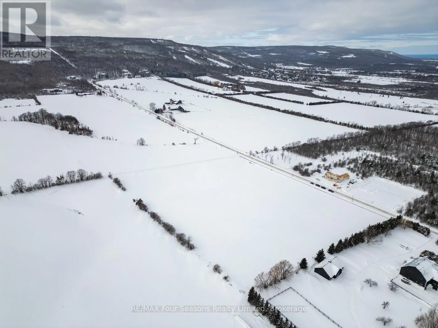 8483 36/37 NOTTAWASAGA SIDE ROAD