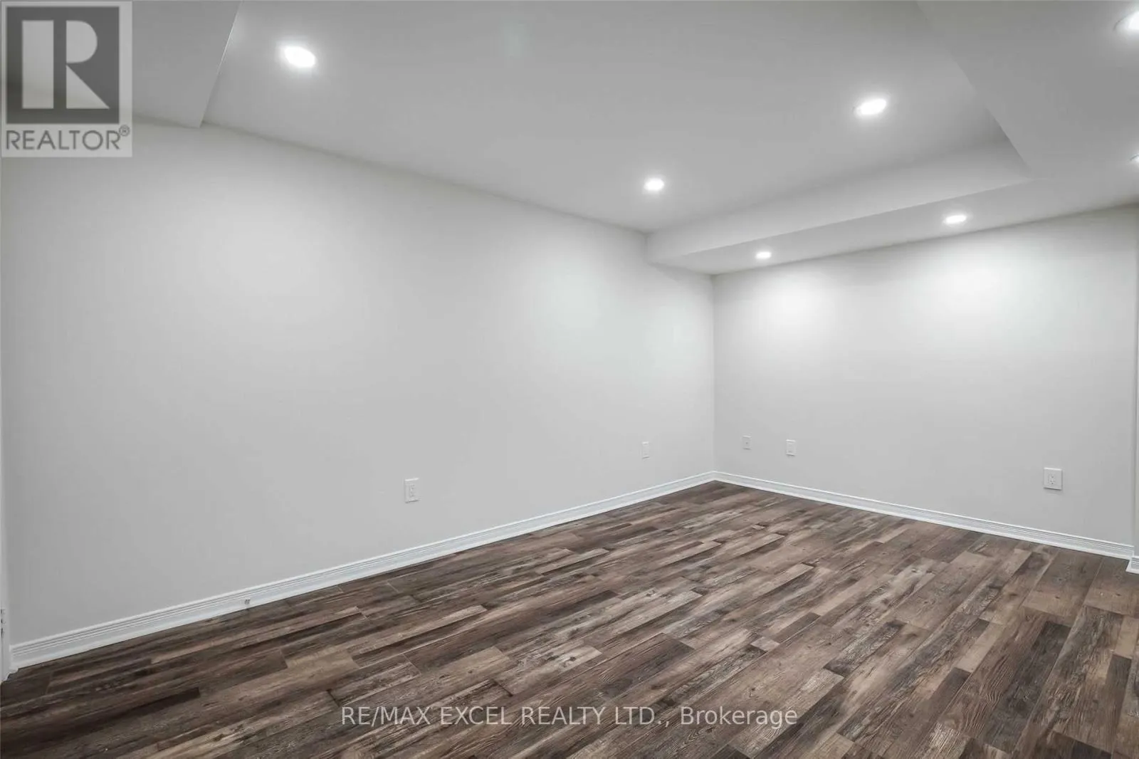 22 WEATHERUP CRESCENT