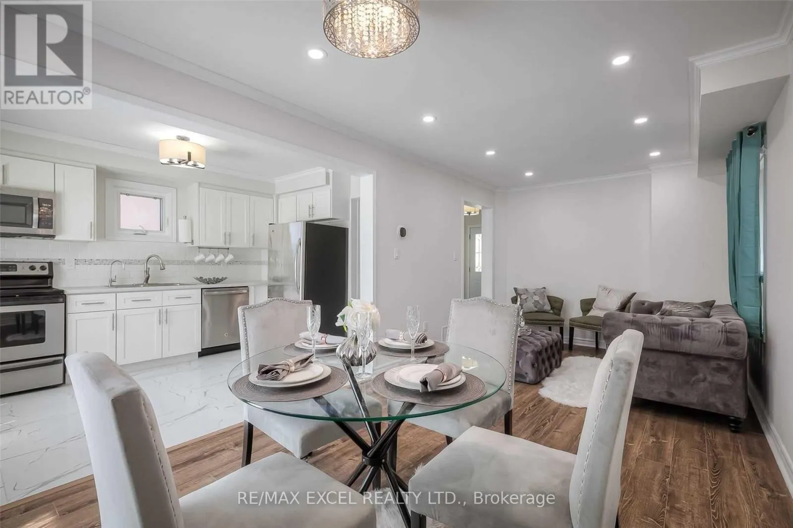 22 WEATHERUP CRESCENT