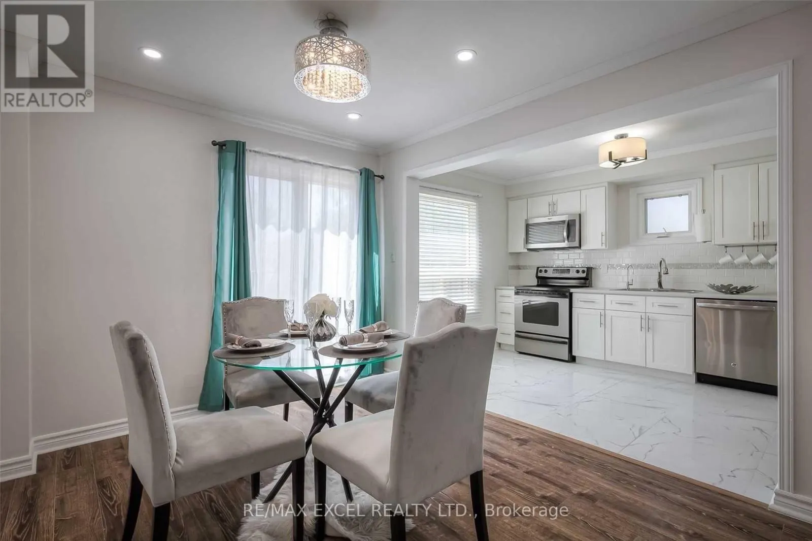 22 WEATHERUP CRESCENT