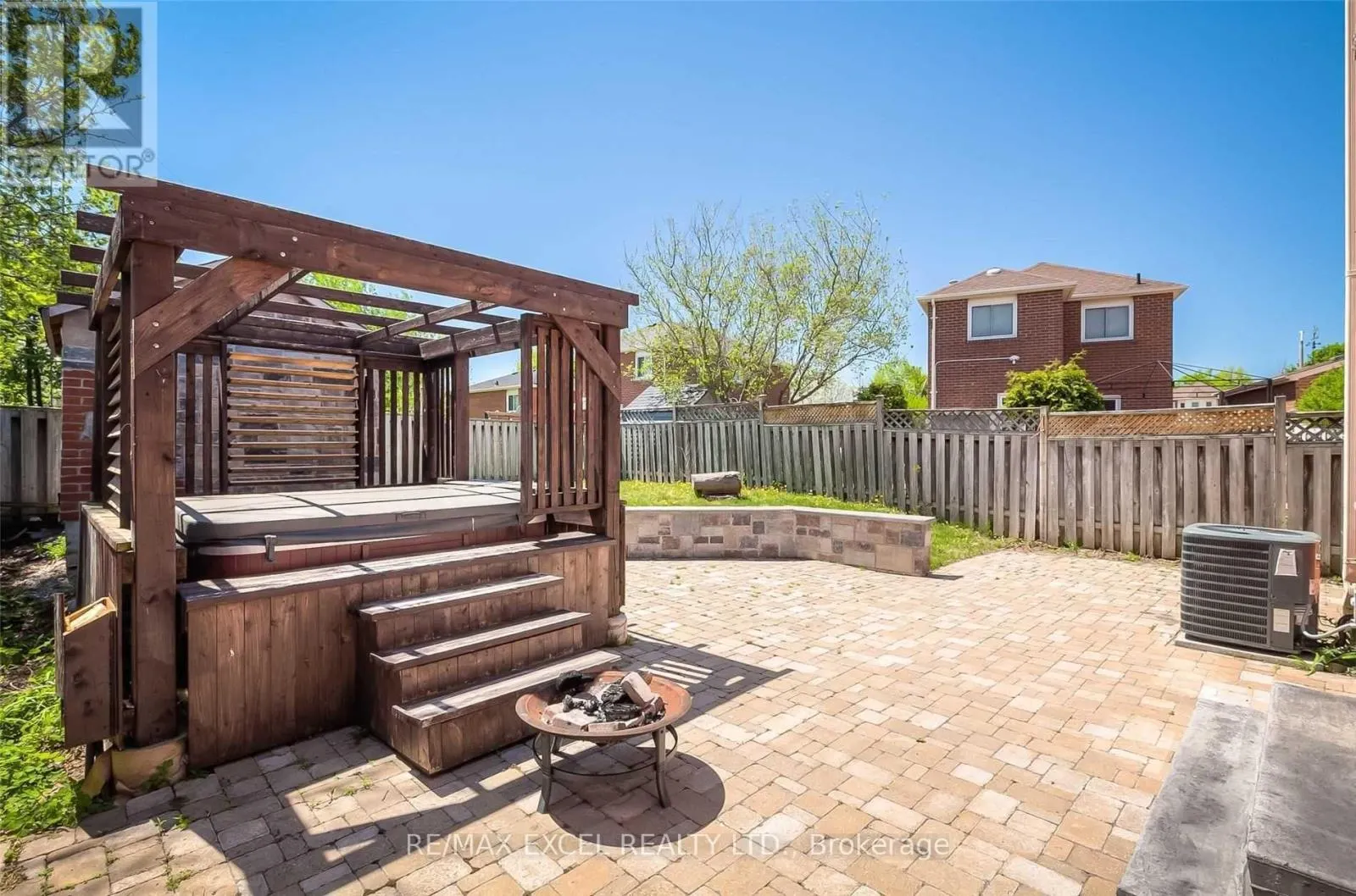 22 WEATHERUP CRESCENT