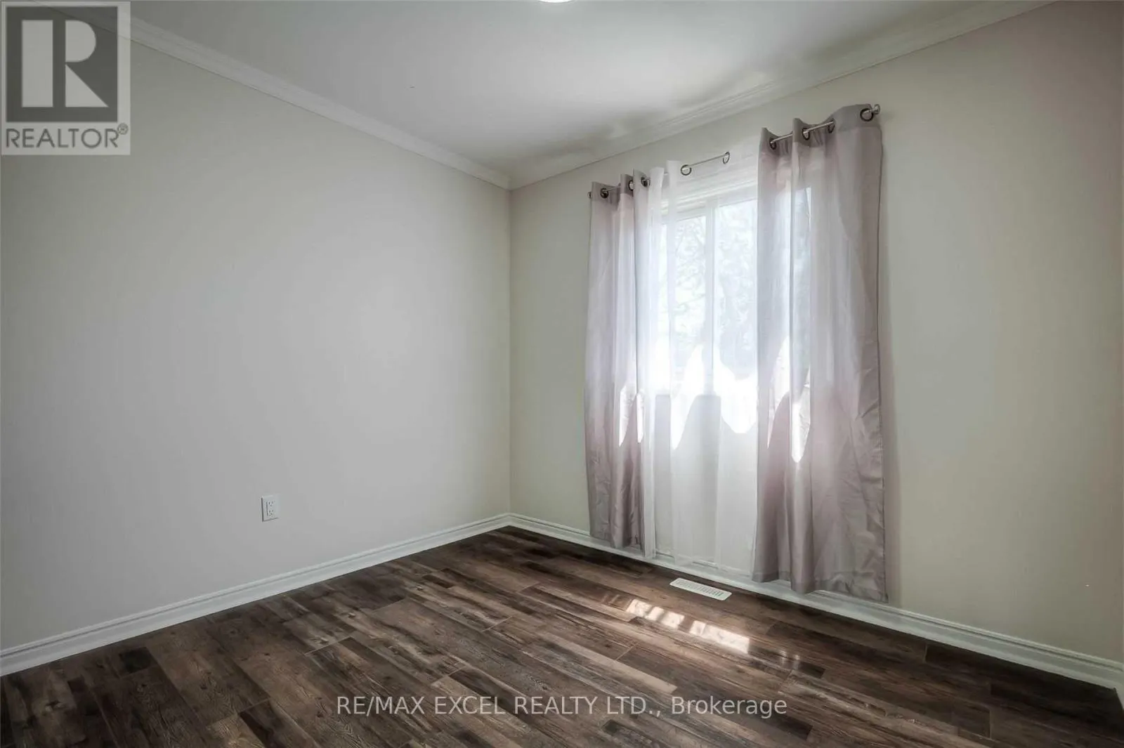 22 WEATHERUP CRESCENT