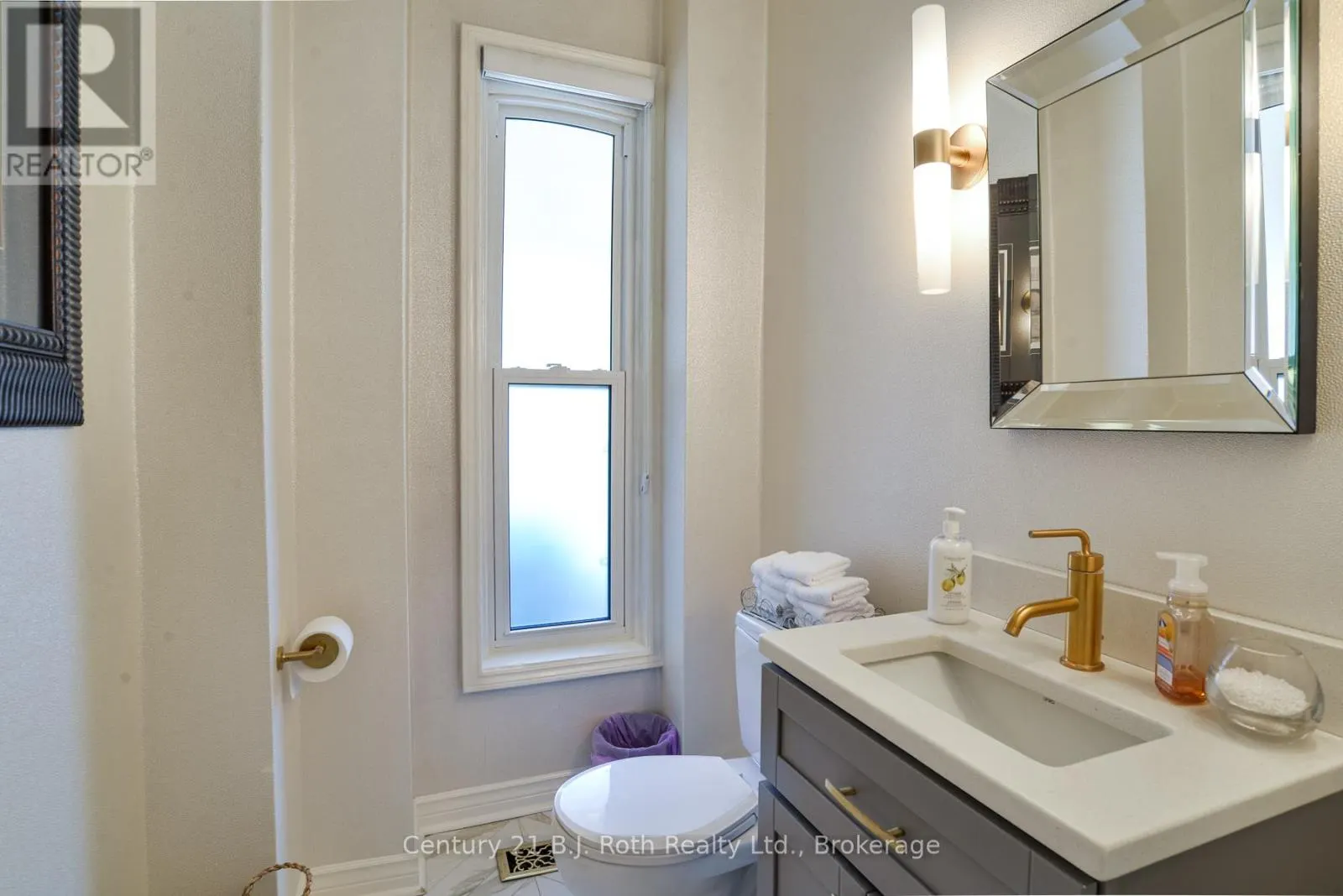 241 MISSISSAGA STREET W