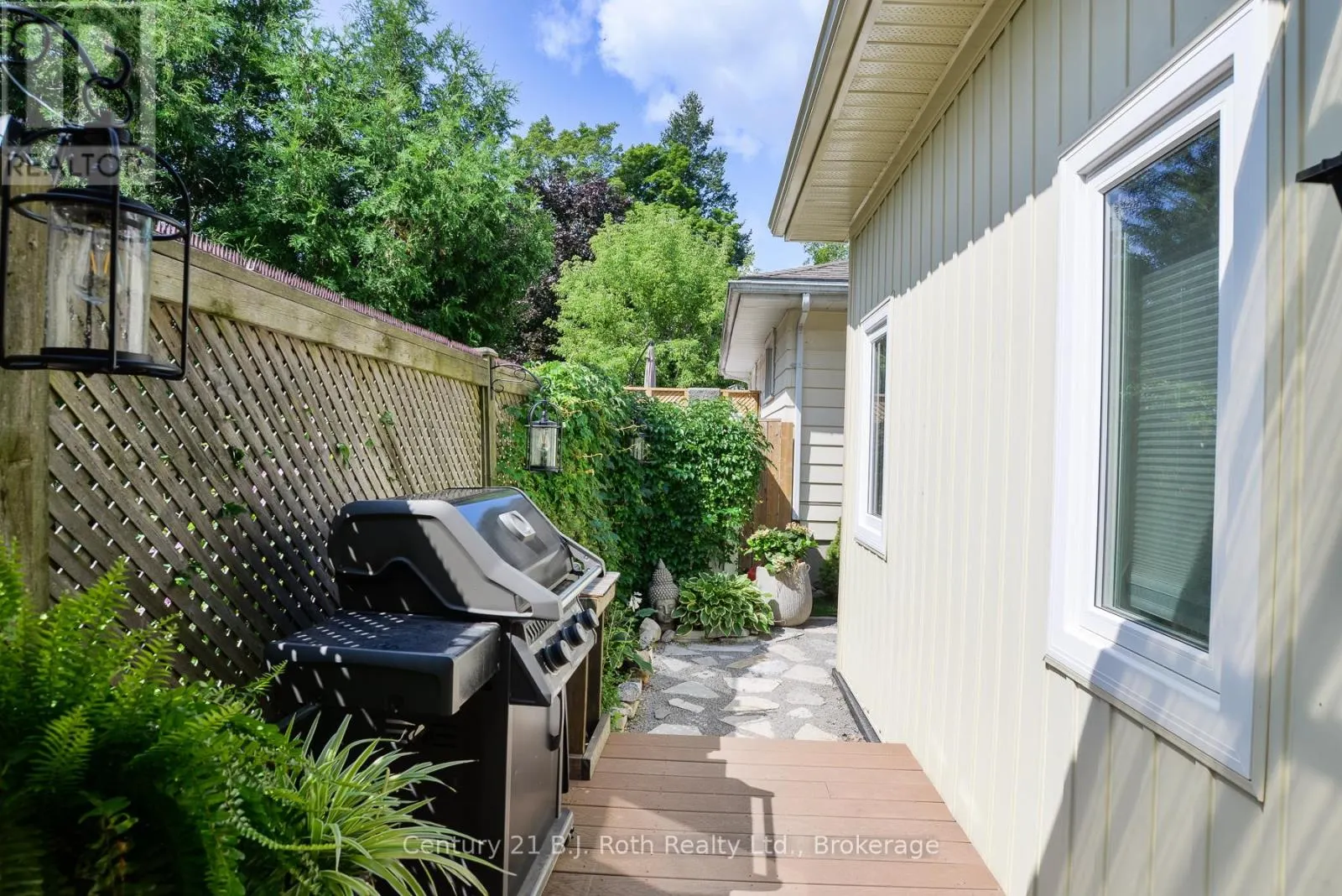 241 MISSISSAGA STREET W