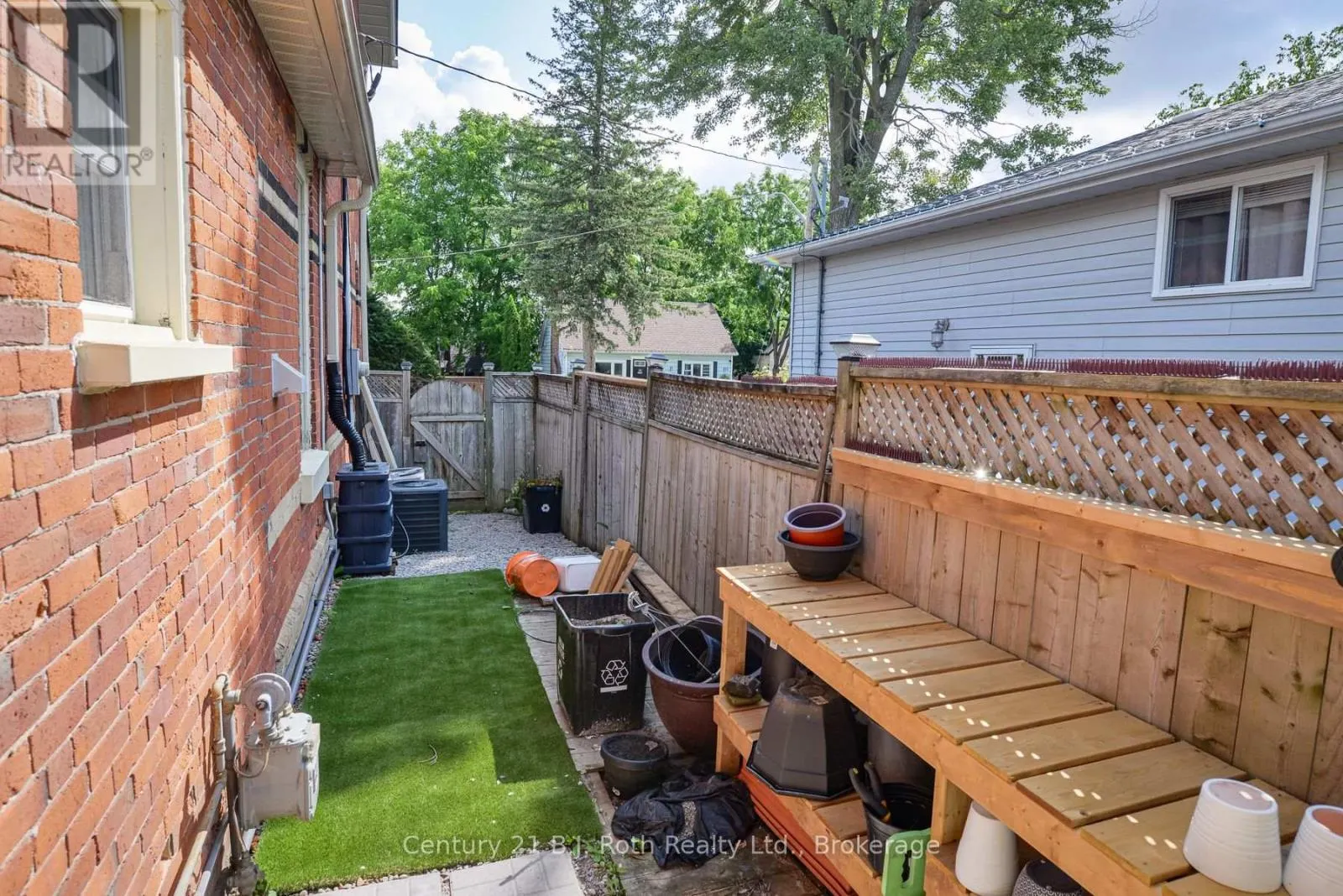 241 MISSISSAGA STREET W