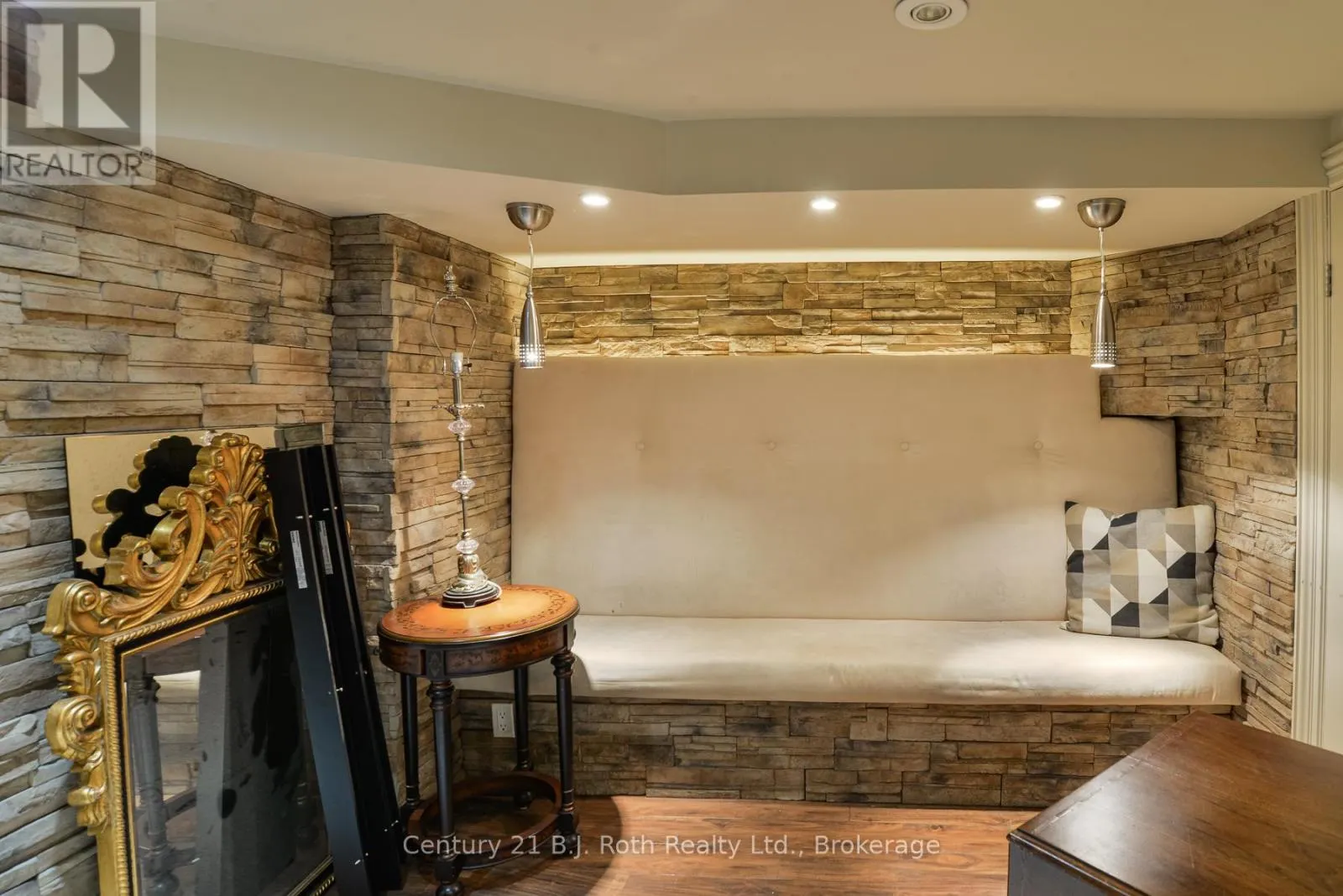 241 MISSISSAGA STREET W