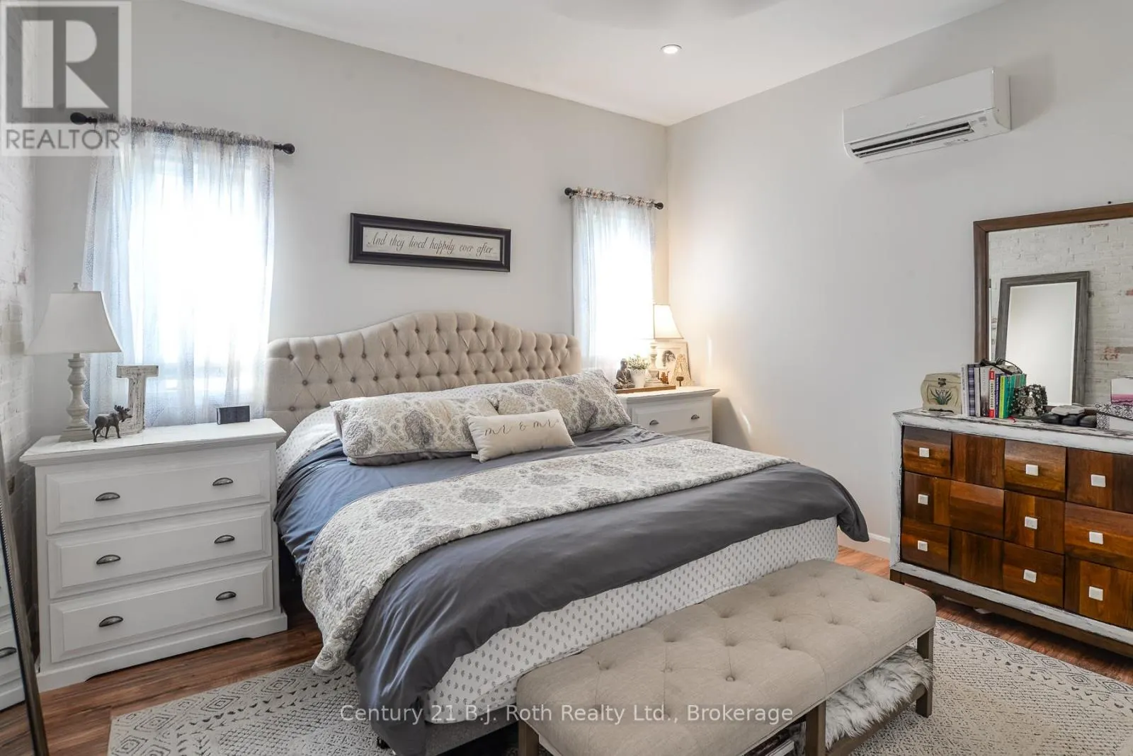 241 MISSISSAGA STREET W